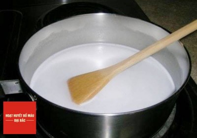 Xay nhiễn dừa và hòa vào chung với nước