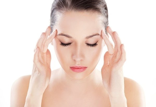 xoa bóp thái dương giảm hoa mắt chóng mặt