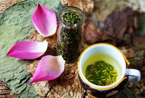 Phụ nữ mang thai không nên uống trà tâm sen chữa chứng mất ngủ