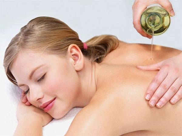 Tự chữa lưu thông máu kém bằng cách massage với tinh dầu