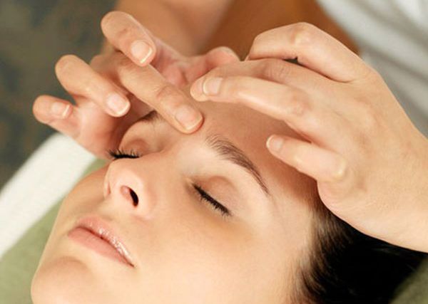 Có nên bấm huyệt chữa rối loạn tiền đình không?