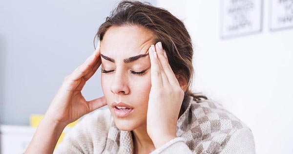 Đau đầu có thể do nguyên nhân máu lưu thông lên não kém