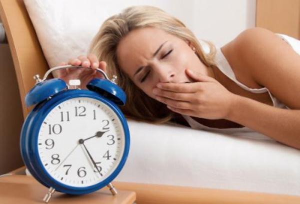 Ngủ không sâu giấc hay tỉnh giấc là bệnh gì, cách chữa trị?